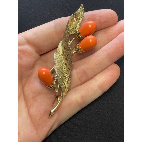 Vintage Signed Sarah Cov Gold-Tone Leaf Brooch Bittersweet Berries Collection - Picture 7 of 12